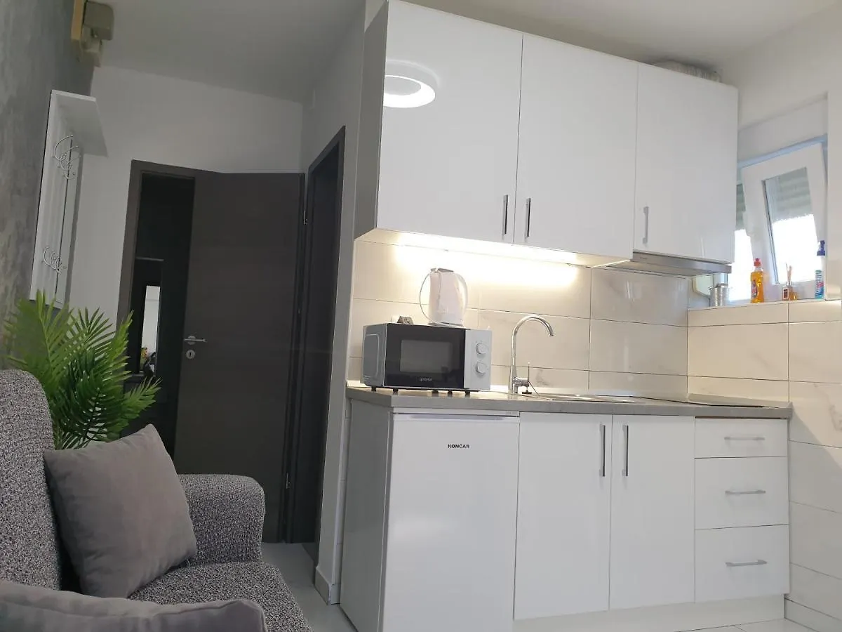 Apartment Ema ザダル